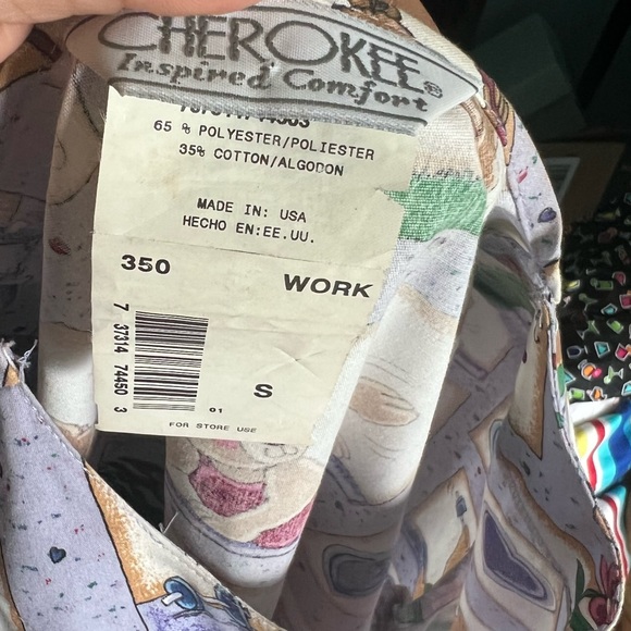 Vintage Novelty Exercise Bear Snap Close Scrub Top size Small - Picture 9 of 10